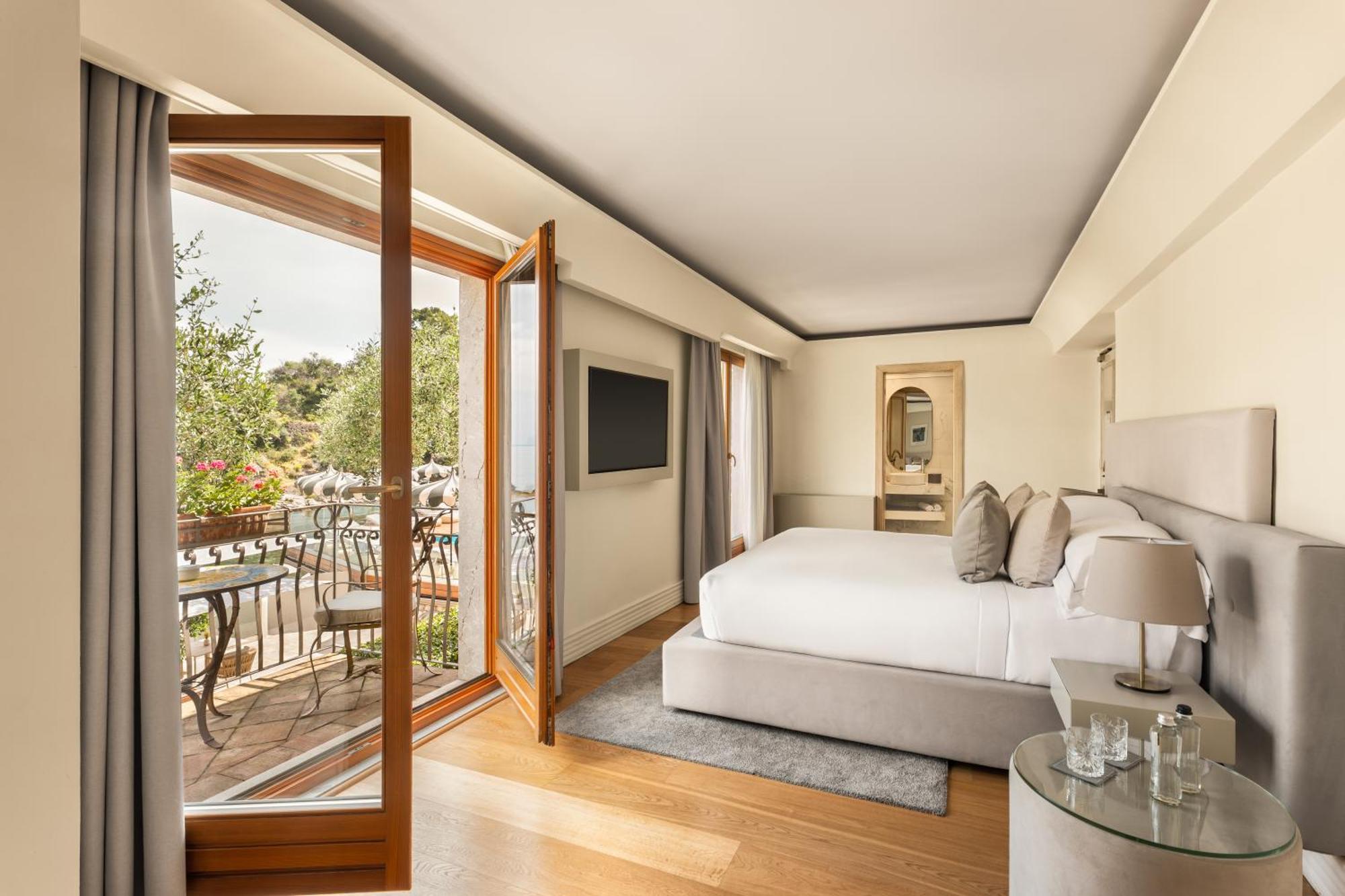 Suite with Sea View,1681726543:JPEG